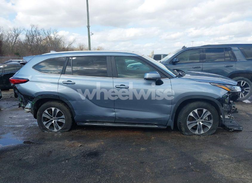 Photo 13 of 2023 Toyota Highlander XLE (VIN 5TDKDRAH4PS028204)