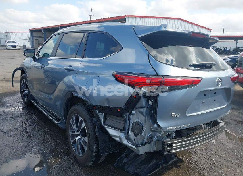 Photo 3 of 2023 Toyota Highlander XLE (VIN 5TDKDRAH4PS028204)