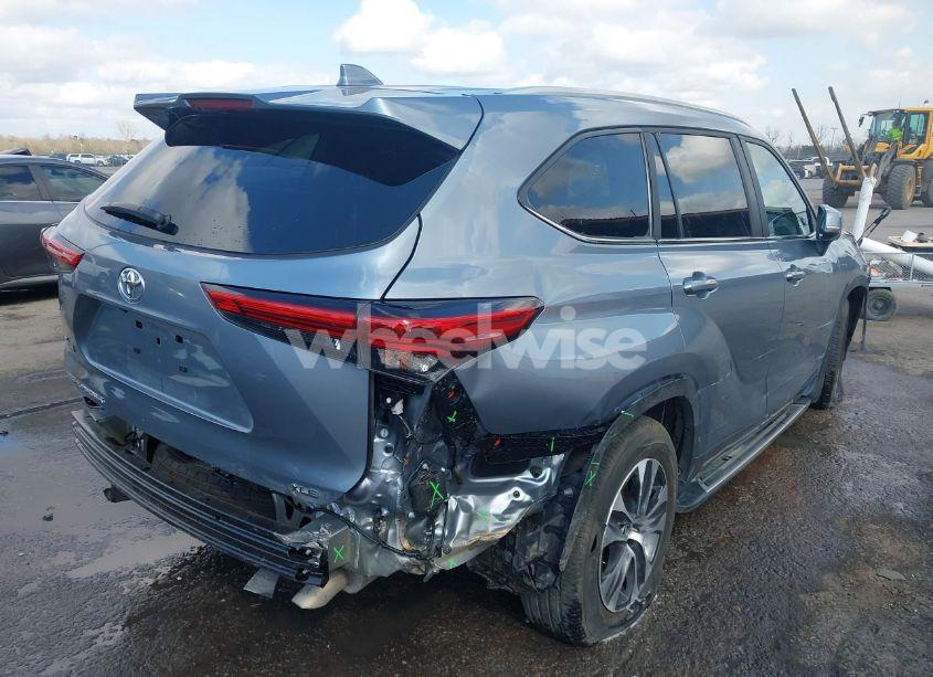Photo 4 of 2023 Toyota Highlander XLE (VIN 5TDKDRAH4PS028204)