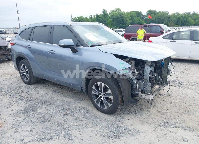 2023 Toyota Highlander XLE (VIN 5TDKDRAH4PS040014) main photo