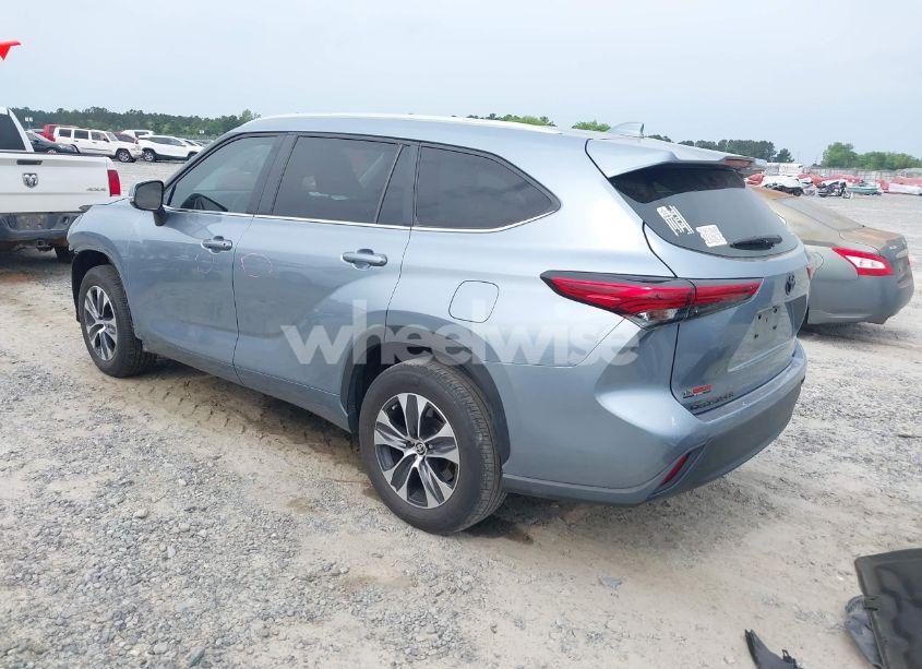 Photo 3 of 2023 Toyota Highlander XLE (VIN 5TDKDRAH4PS040014)