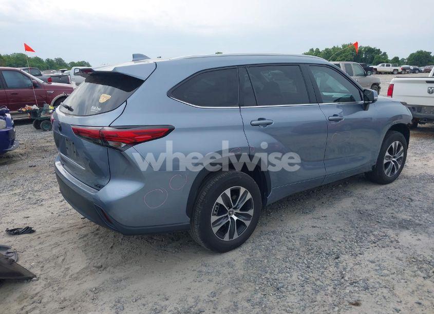 Photo 4 of 2023 Toyota Highlander XLE (VIN 5TDKDRAH4PS040014)