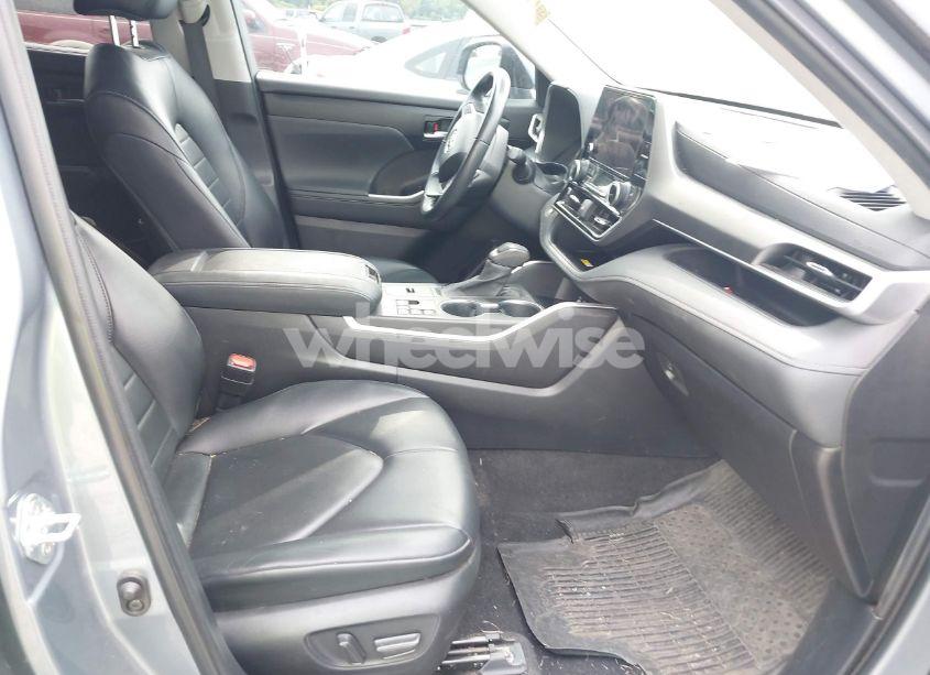 Photo 5 of 2023 Toyota Highlander XLE (VIN 5TDKDRAH4PS040014)