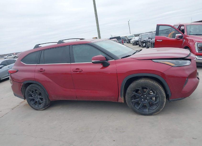 Photo 13 of 2023 Toyota Highlander LE (VIN 5TDKDRAH4PS509277)