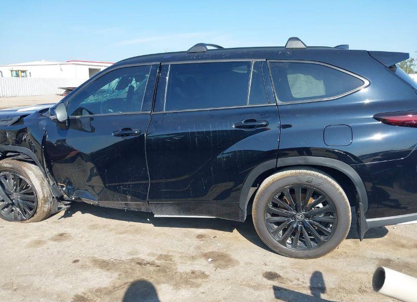 Photo 14 of 2024 Toyota Highlander XSE (VIN 5TDKDRAH4RS529886)