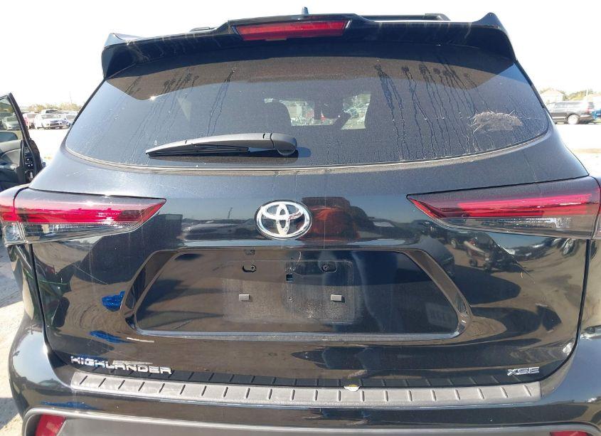 Photo 16 of 2024 Toyota Highlander XSE (VIN 5TDKDRAH4RS529886)