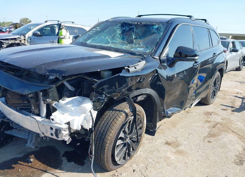 Photo 2 of 2024 Toyota Highlander XSE (VIN 5TDKDRAH4RS529886)