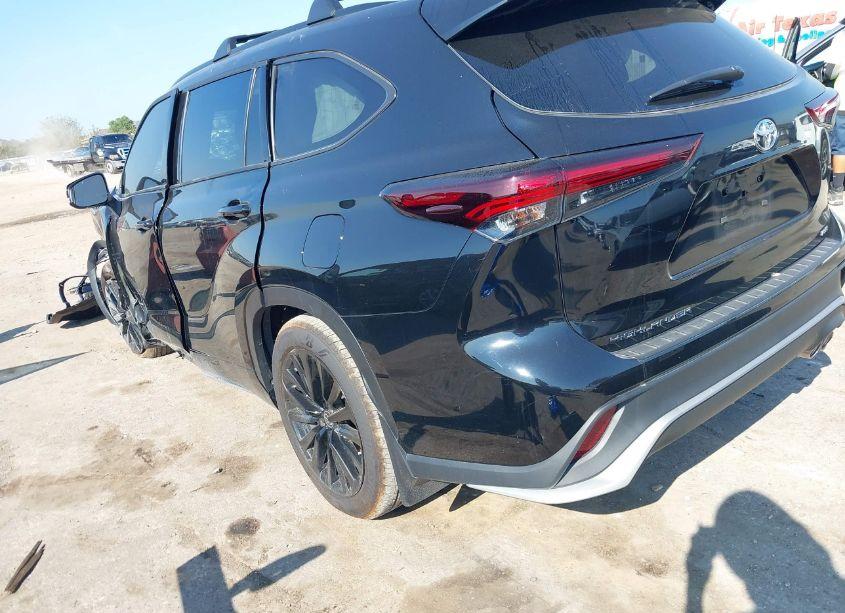 Photo 3 of 2024 Toyota Highlander XSE (VIN 5TDKDRAH4RS529886)