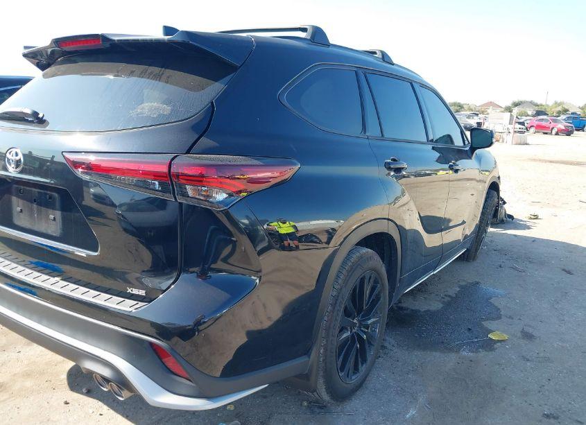 Photo 4 of 2024 Toyota Highlander XSE (VIN 5TDKDRAH4RS529886)