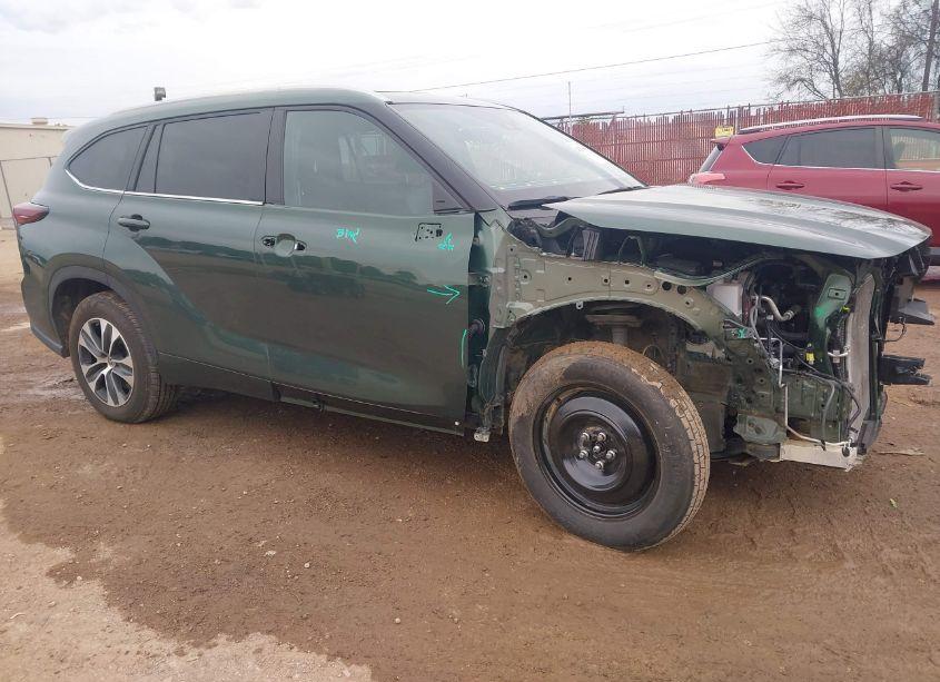 2024 Toyota Highlander XLE (VIN 5TDKDRAH4RS541410) main photo