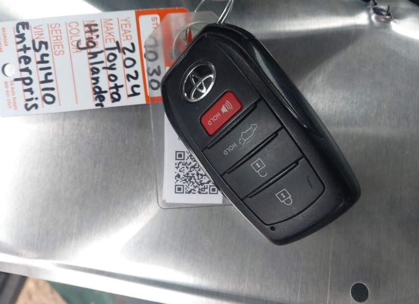 Photo 11 of 2024 Toyota Highlander XLE (VIN 5TDKDRAH4RS541410)