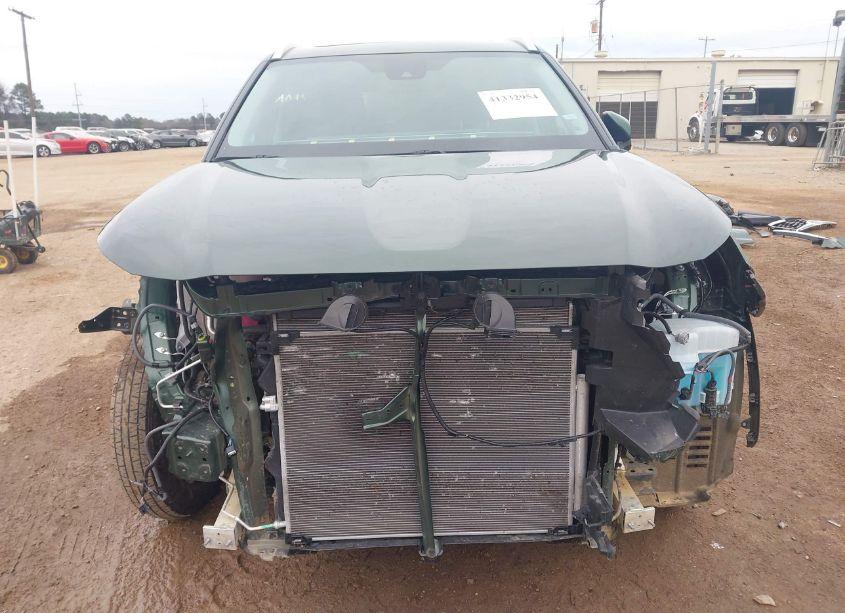 Photo 13 of 2024 Toyota Highlander XLE (VIN 5TDKDRAH4RS541410)