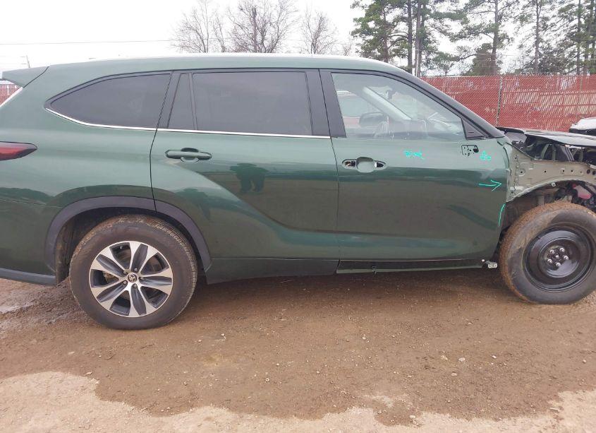 Photo 14 of 2024 Toyota Highlander XLE (VIN 5TDKDRAH4RS541410)