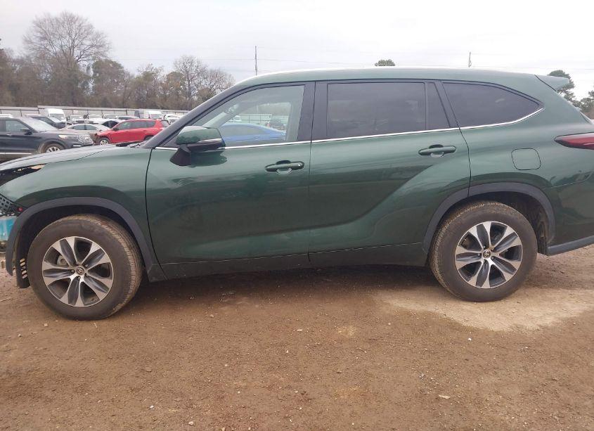 Photo 15 of 2024 Toyota Highlander XLE (VIN 5TDKDRAH4RS541410)