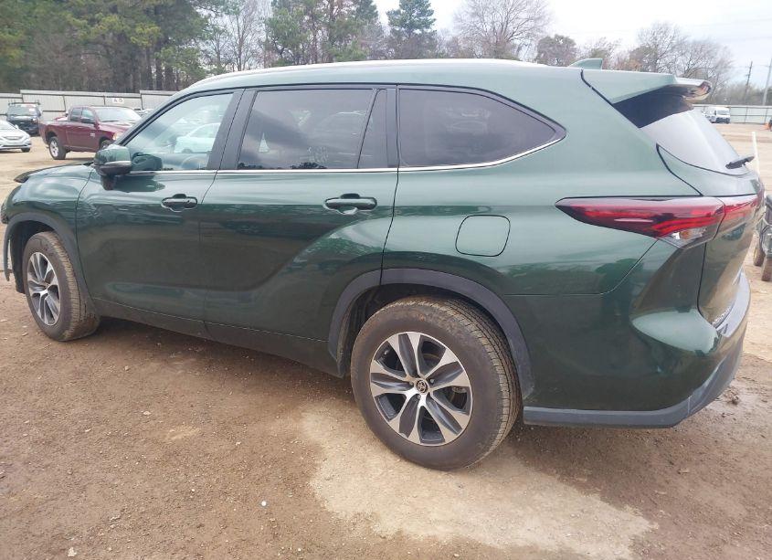 Photo 3 of 2024 Toyota Highlander XLE (VIN 5TDKDRAH4RS541410)