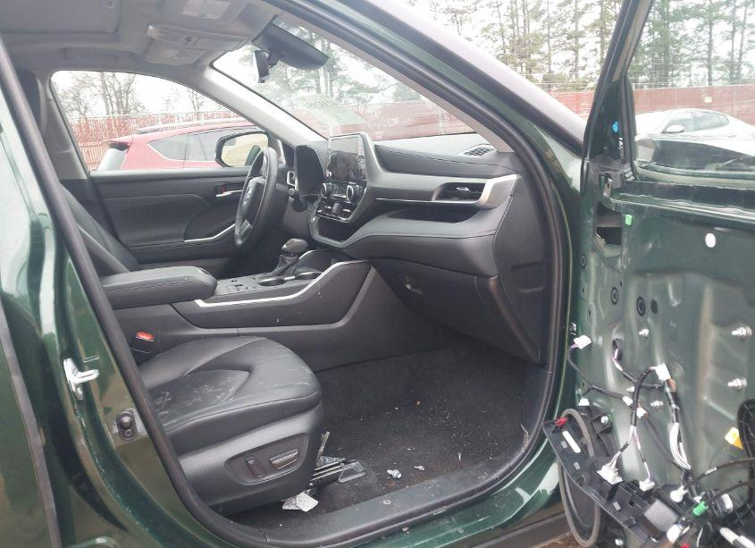 Photo 5 of 2024 Toyota Highlander XLE (VIN 5TDKDRAH4RS541410)