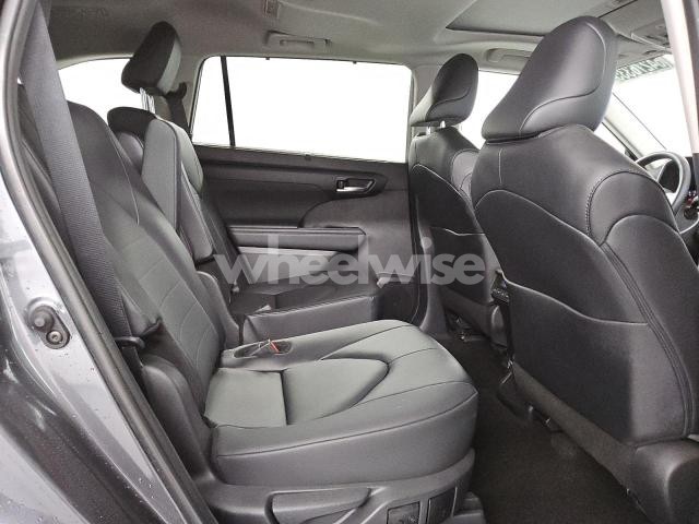 Photo 13 of 2025 TOYOTA HIGHLANDER LE (VIN 5TDKDRAH4SS551568)