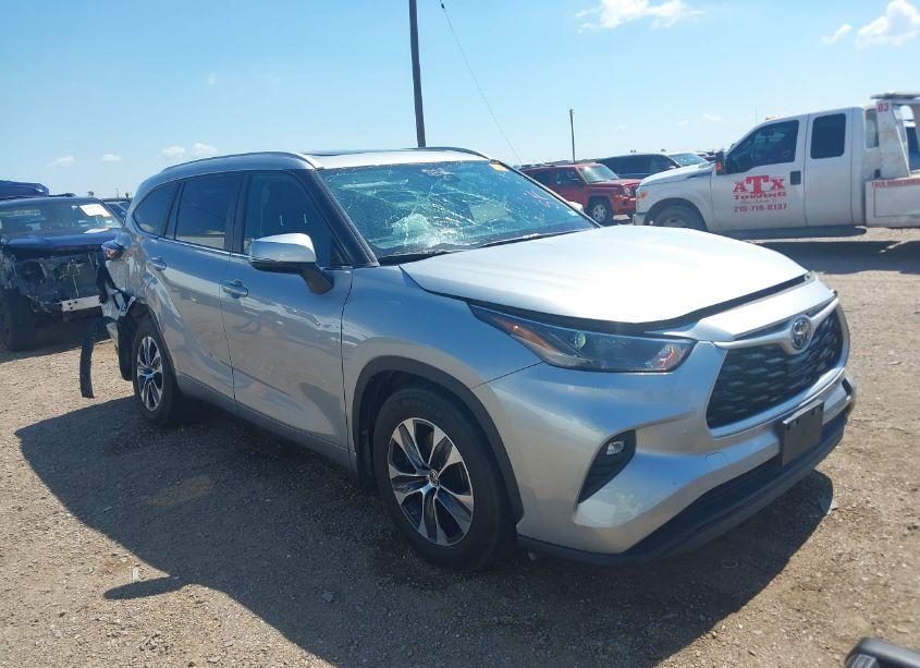 2023 Toyota Highlander XLE (VIN 5TDKDRAH5PS025750) main photo