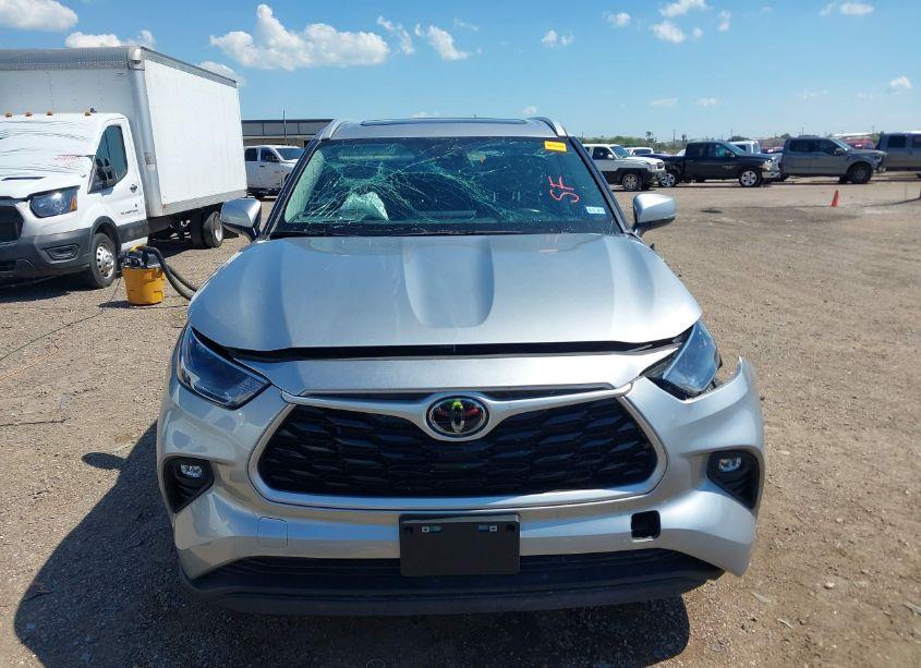 Photo 12 of 2023 Toyota Highlander XLE (VIN 5TDKDRAH5PS025750)