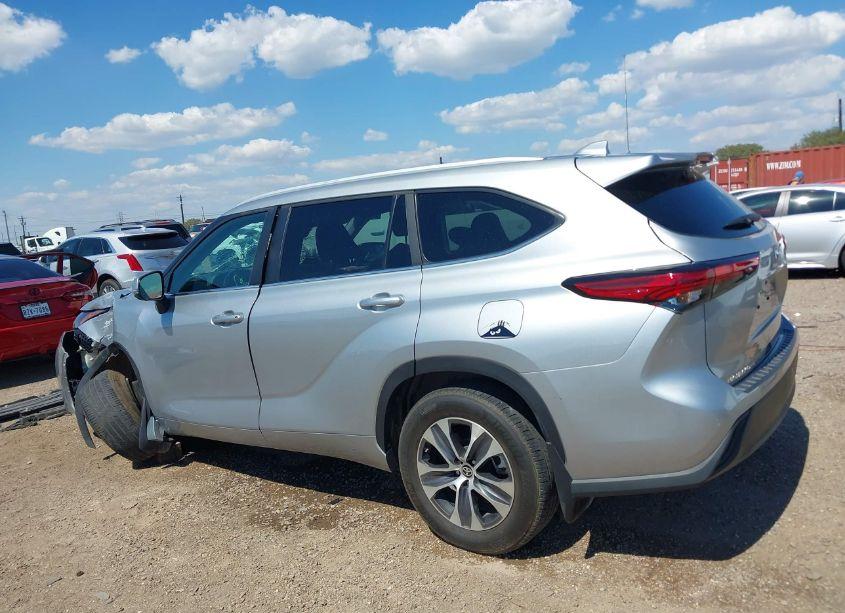 Photo 14 of 2023 Toyota Highlander XLE (VIN 5TDKDRAH5PS025750)