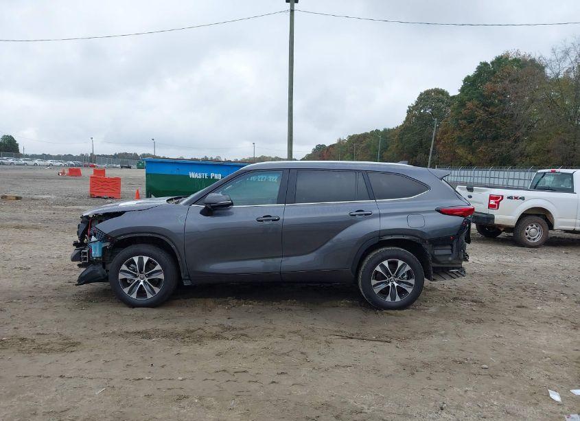 Photo 15 of 2023 Toyota Highlander XLE (VIN 5TDKDRAH5PS032214)