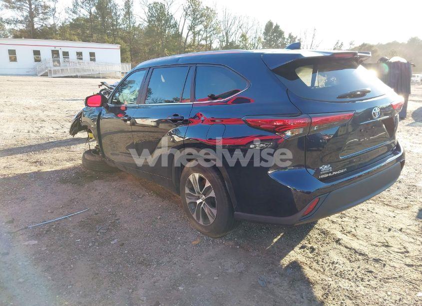 Photo 3 of 2023 Toyota Highlander XLE (VIN 5TDKDRAH5PS043164)