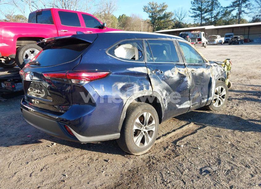 Photo 4 of 2023 Toyota Highlander XLE (VIN 5TDKDRAH5PS043164)