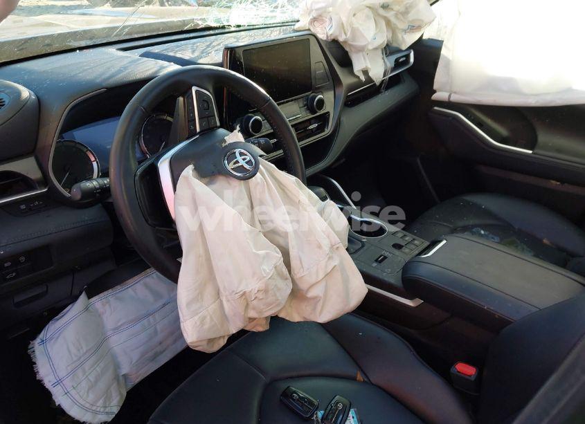 Photo 5 of 2023 Toyota Highlander XLE (VIN 5TDKDRAH5PS043164)