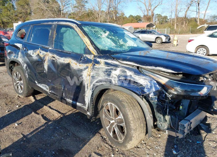 Photo 6 of 2023 Toyota Highlander XLE (VIN 5TDKDRAH5PS043164)