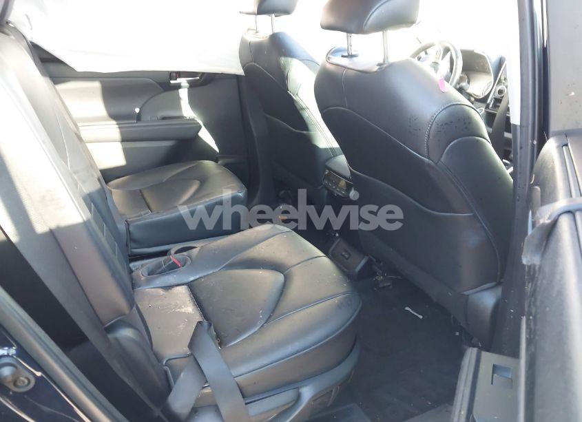 Photo 8 of 2023 Toyota Highlander XLE (VIN 5TDKDRAH5PS043164)