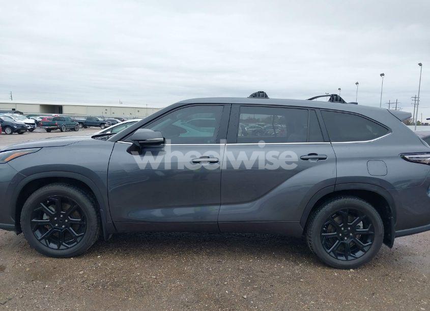 Photo 14 of 2023 Toyota Highlander LE (VIN 5TDKDRAH5PS509207)