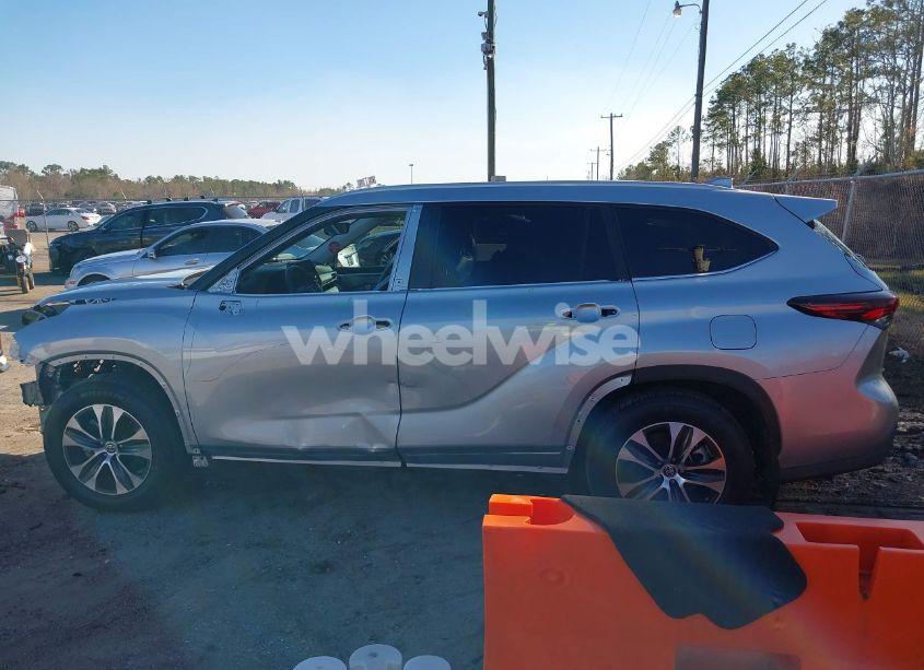 Photo 14 of 2024 Toyota Highlander XLE (VIN 5TDKDRAH5RS049923)