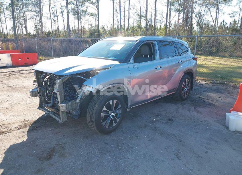 Photo 2 of 2024 Toyota Highlander XLE (VIN 5TDKDRAH5RS049923)