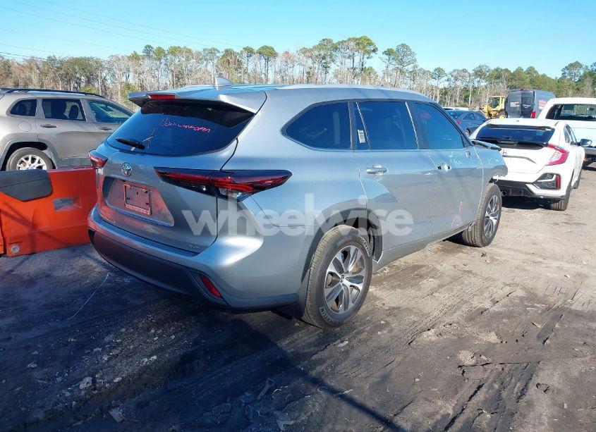 Photo 4 of 2024 Toyota Highlander XLE (VIN 5TDKDRAH5RS049923)