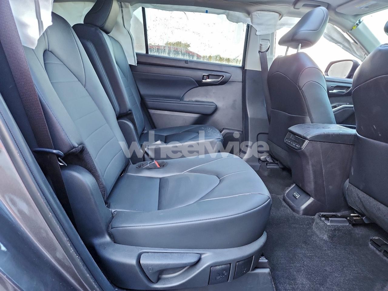 Photo 11 of 2025 TOYOTA HIGHLANDER LE (VIN 5TDKDRAH5SS555595)