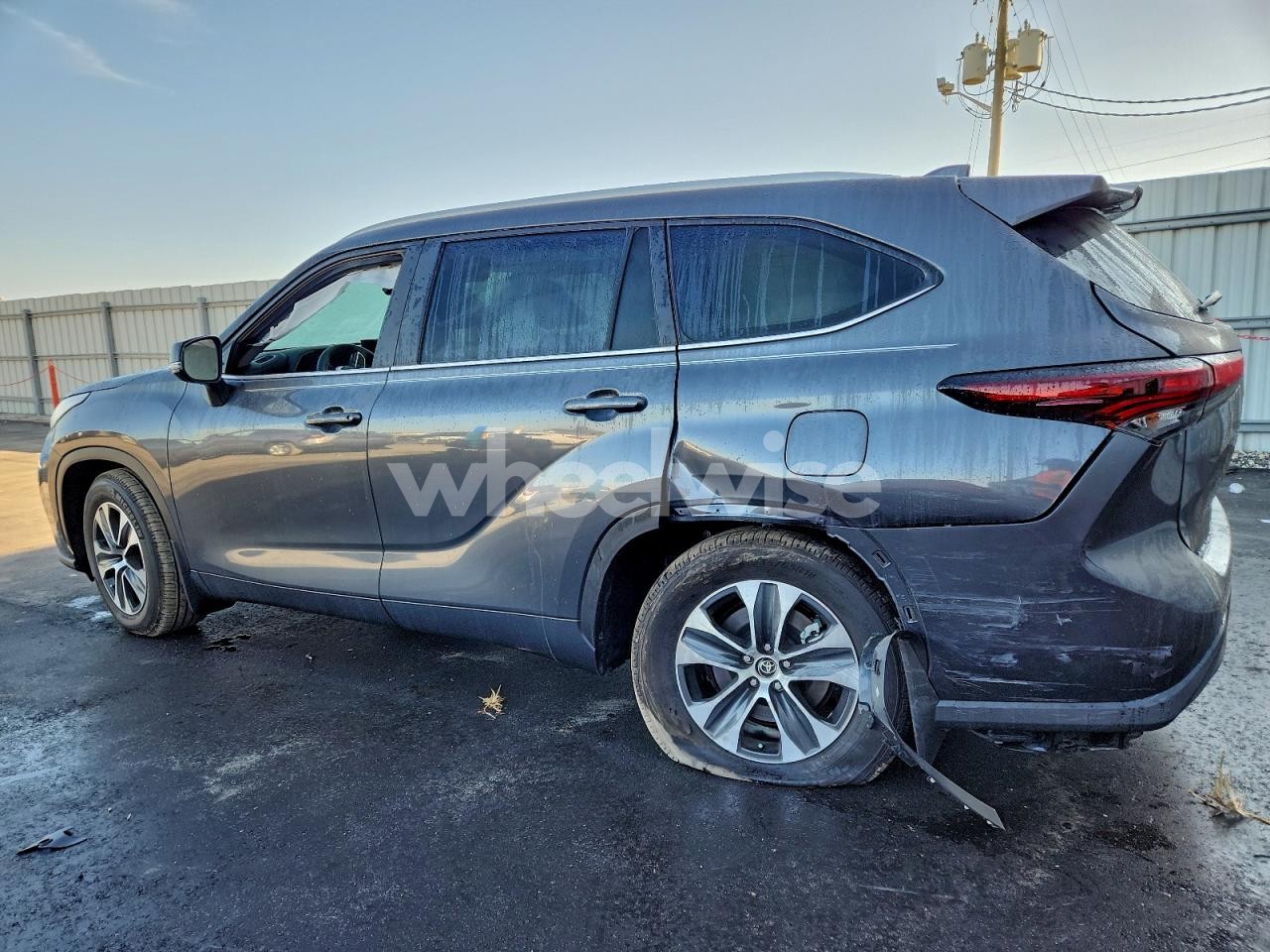 Photo 2 of 2025 TOYOTA HIGHLANDER LE (VIN 5TDKDRAH5SS555595)