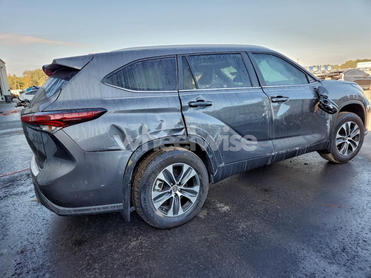 Photo 3 of 2025 TOYOTA HIGHLANDER LE (VIN 5TDKDRAH5SS555595)