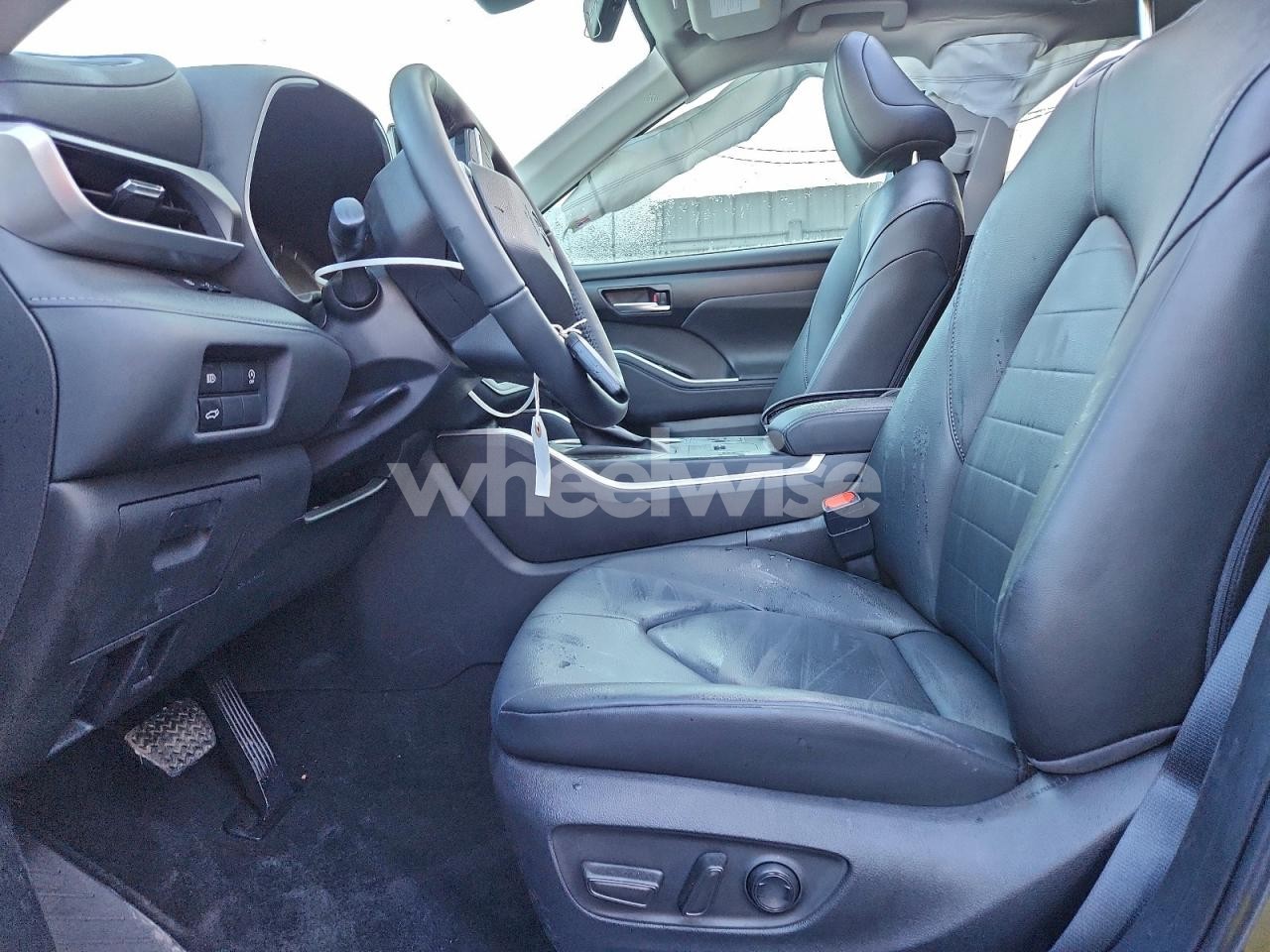 Photo 7 of 2025 TOYOTA HIGHLANDER LE (VIN 5TDKDRAH5SS555595)