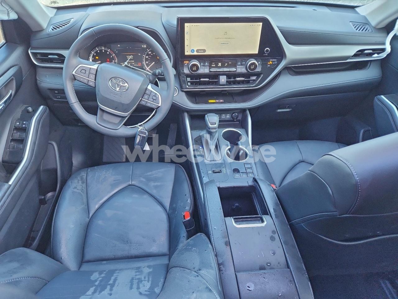 Photo 8 of 2025 TOYOTA HIGHLANDER LE (VIN 5TDKDRAH5SS555595)