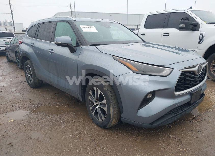 2023 Toyota Highlander XLE (VIN 5TDKDRAH6PS027202) main photo