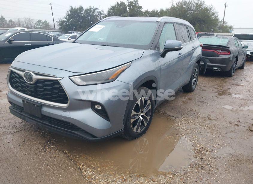 Photo 2 of 2023 Toyota Highlander XLE (VIN 5TDKDRAH6PS027202)