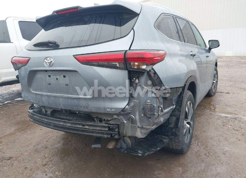 Photo 4 of 2023 Toyota Highlander XLE (VIN 5TDKDRAH6PS027202)