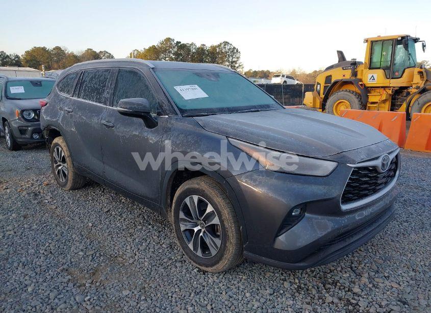 2023 Toyota Highlander XLE (VIN 5TDKDRAH6PS031105) main photo