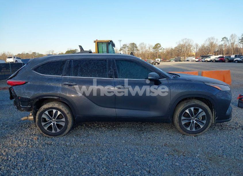 Photo 13 of 2023 Toyota Highlander XLE (VIN 5TDKDRAH6PS031105)