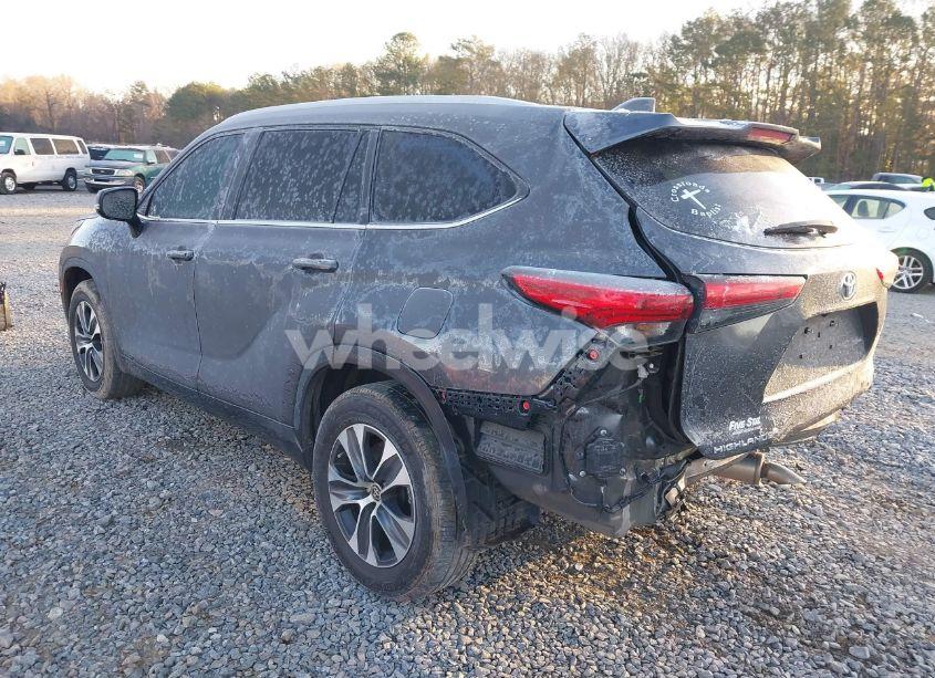 Photo 3 of 2023 Toyota Highlander XLE (VIN 5TDKDRAH6PS031105)