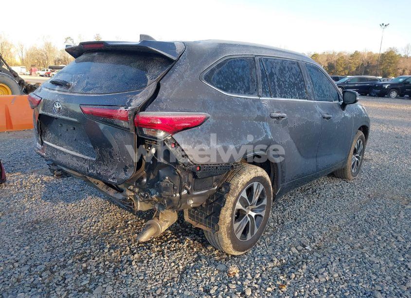 Photo 4 of 2023 Toyota Highlander XLE (VIN 5TDKDRAH6PS031105)