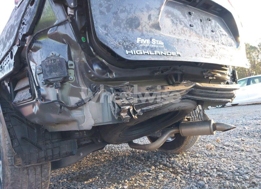 Photo 6 of 2023 Toyota Highlander XLE (VIN 5TDKDRAH6PS031105)