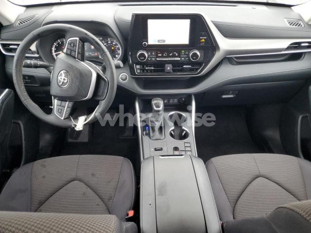Photo 14 of 2025 TOYOTA HIGHLANDER LE (VIN 5TDKDRAH6SS554827)