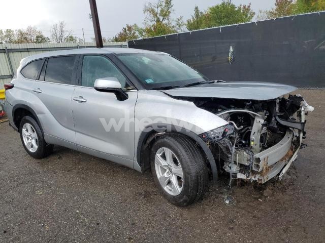 Photo 6 of 2025 TOYOTA HIGHLANDER LE (VIN 5TDKDRAH6SS554827)