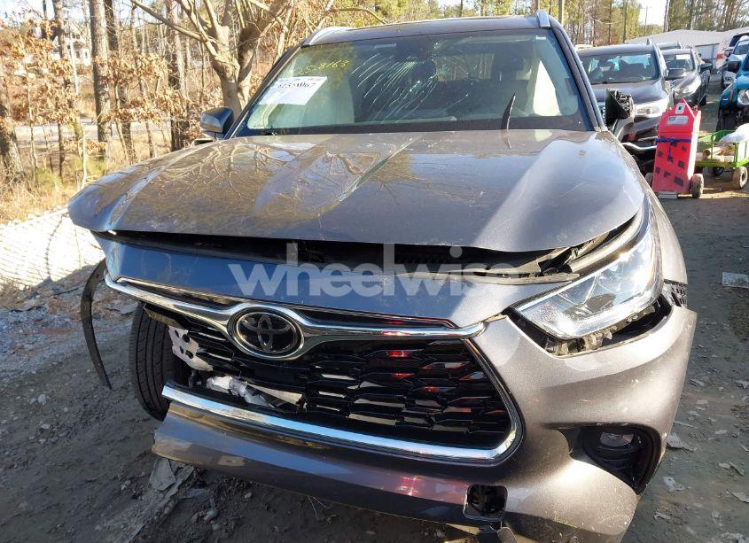 Photo 11 of 2023 Toyota Highlander LIMITED (VIN 5TDKDRAH7PS007461)